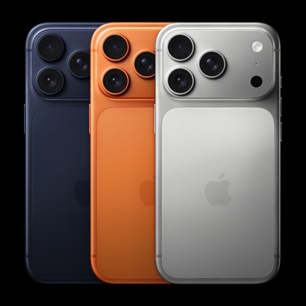 Tres iPhone de la familia 17 Pro en azul, naranja y plata